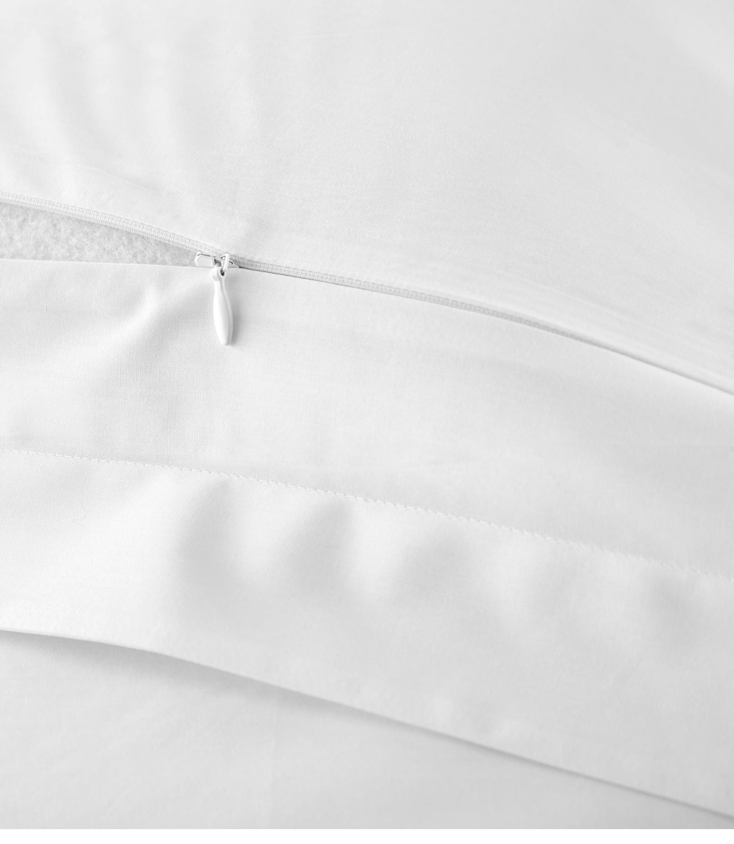 Close up of sham zipper detail.