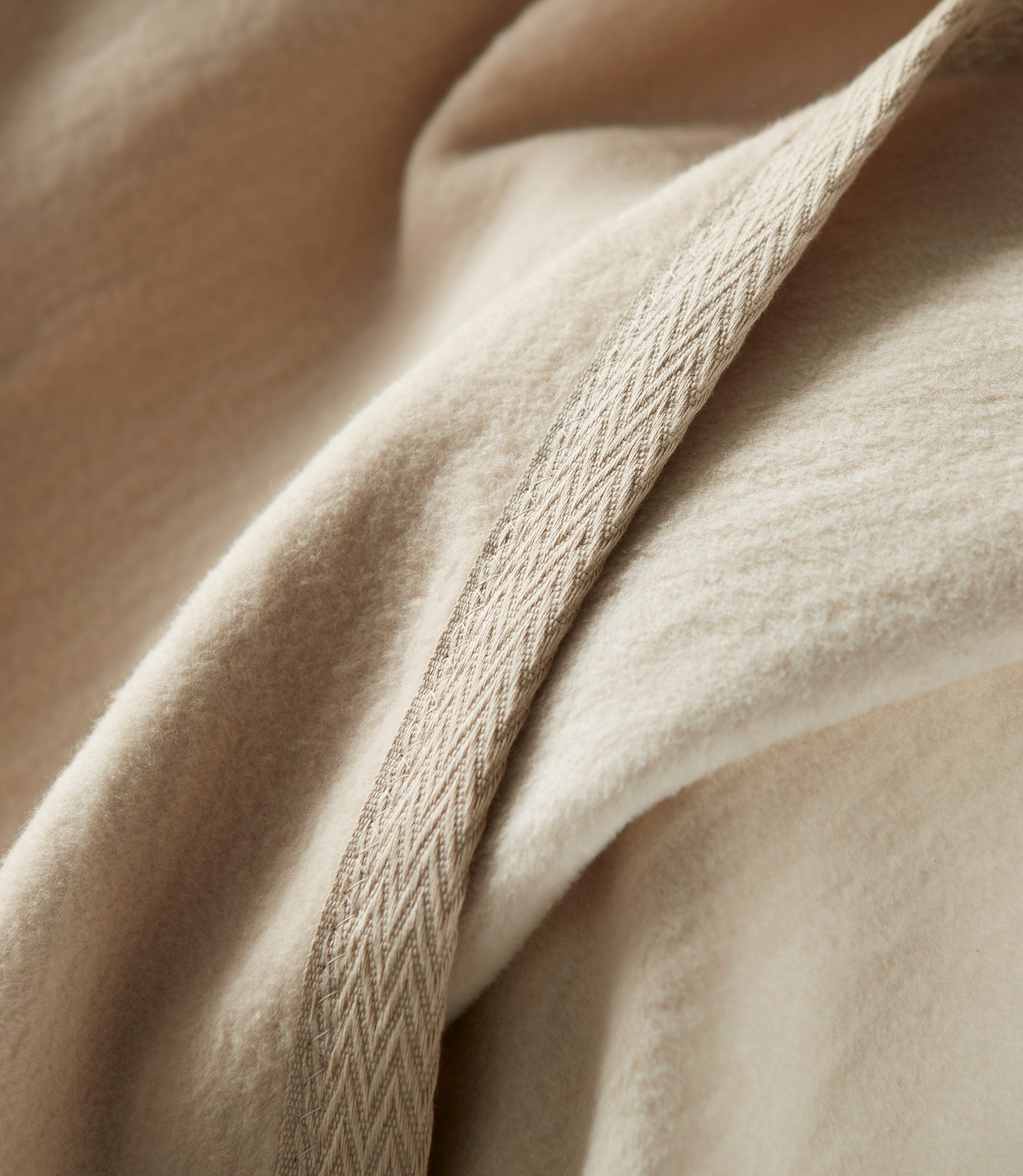 Binded edge of Favorite Reversible Cotton Blanket Linen color