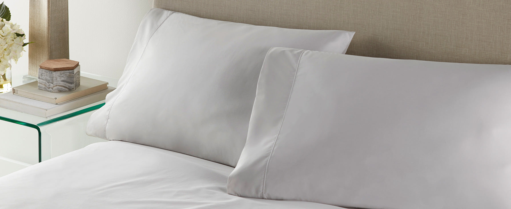 
Nile egyptian cotton sheets and pillowcases on bed
