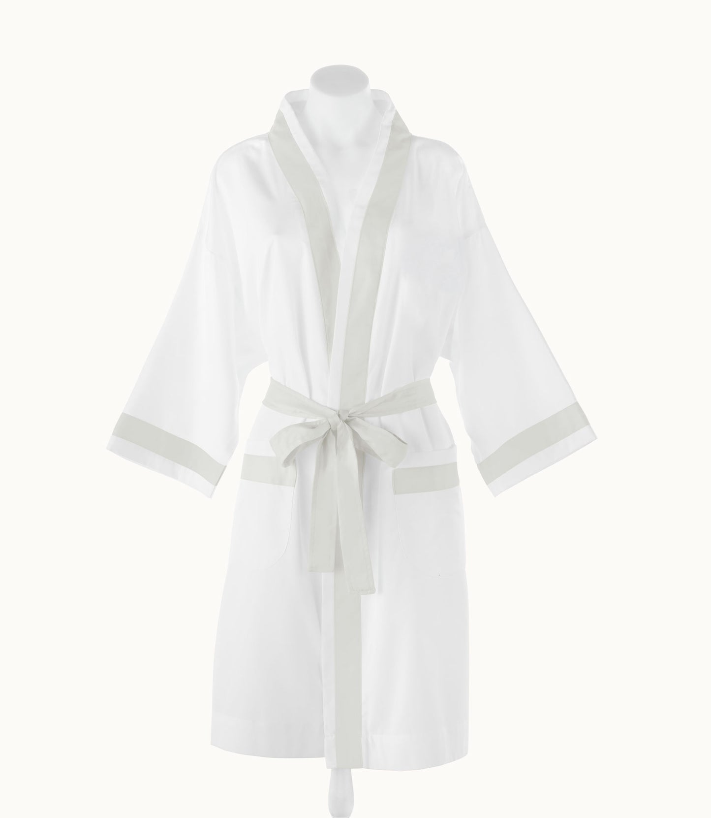 Soprano Trim Bathrobe; Platinum