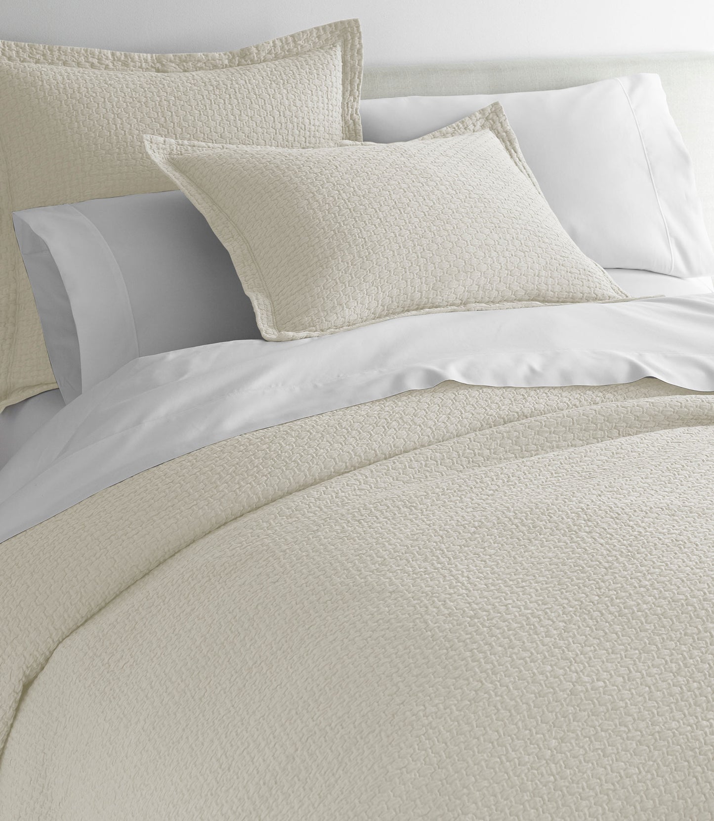 Pearl Juliet coverlet and sham on bed, Juliet Matelasse Sham