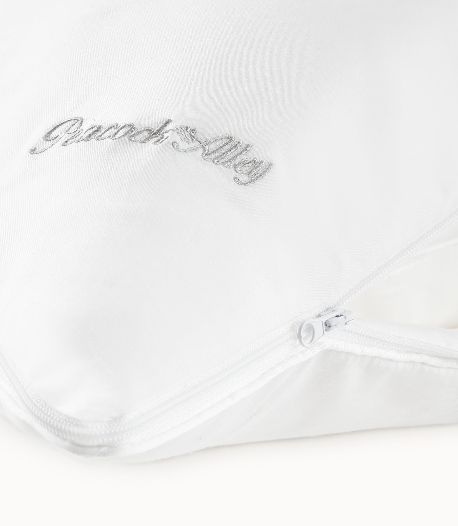 Silk Pillow Enhancer White zipper detail