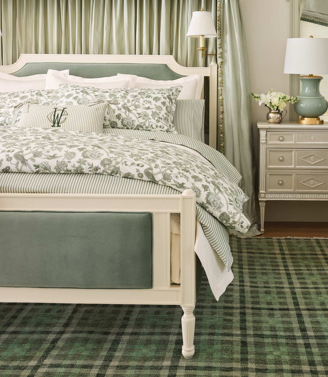 Neutral Bedding, Reimagined: How to Choose Deep Greens, Blues, and Browns Instead of Beige