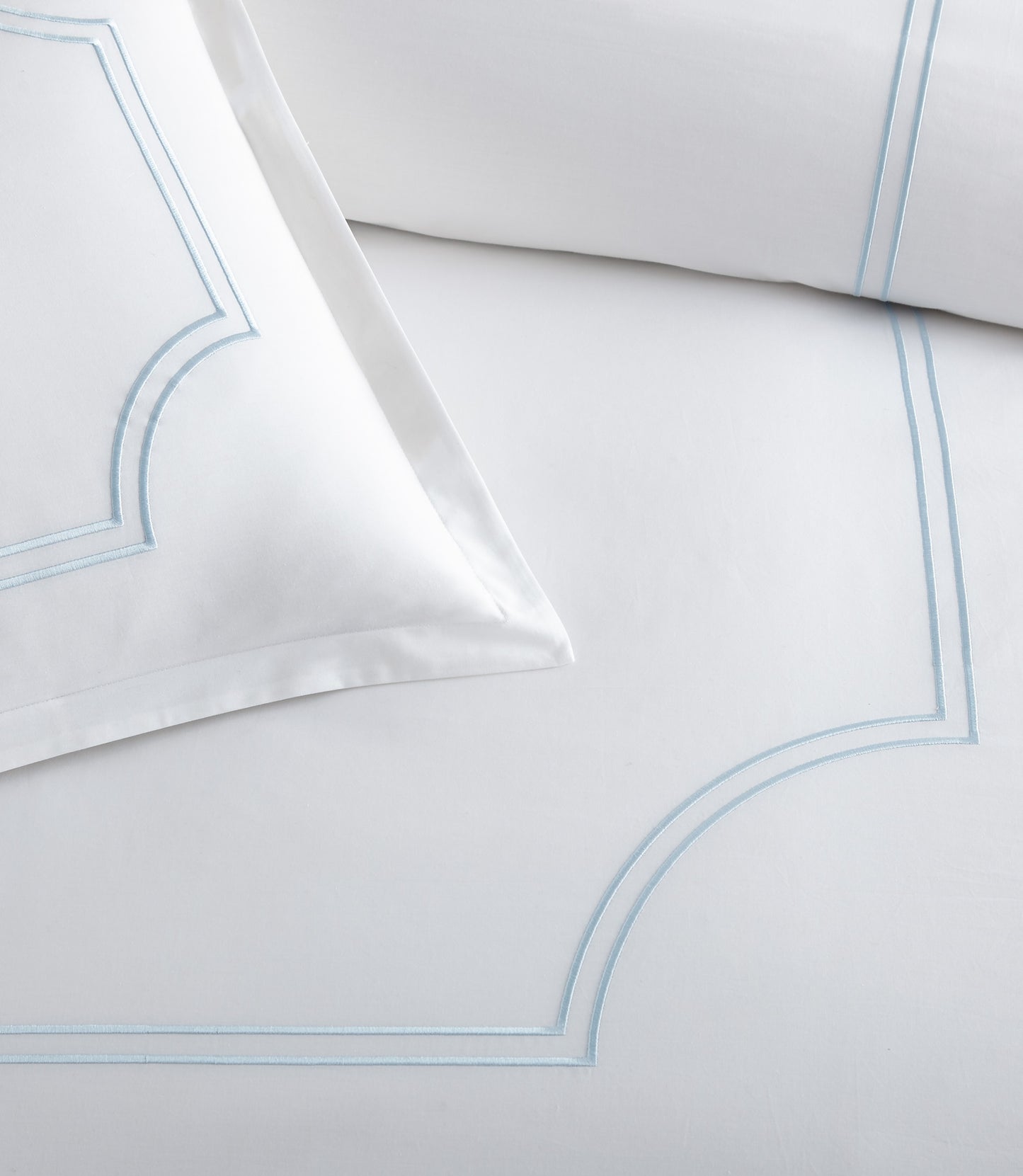 Close-up of satin stitch of Deco Classic Duvet, Sky
