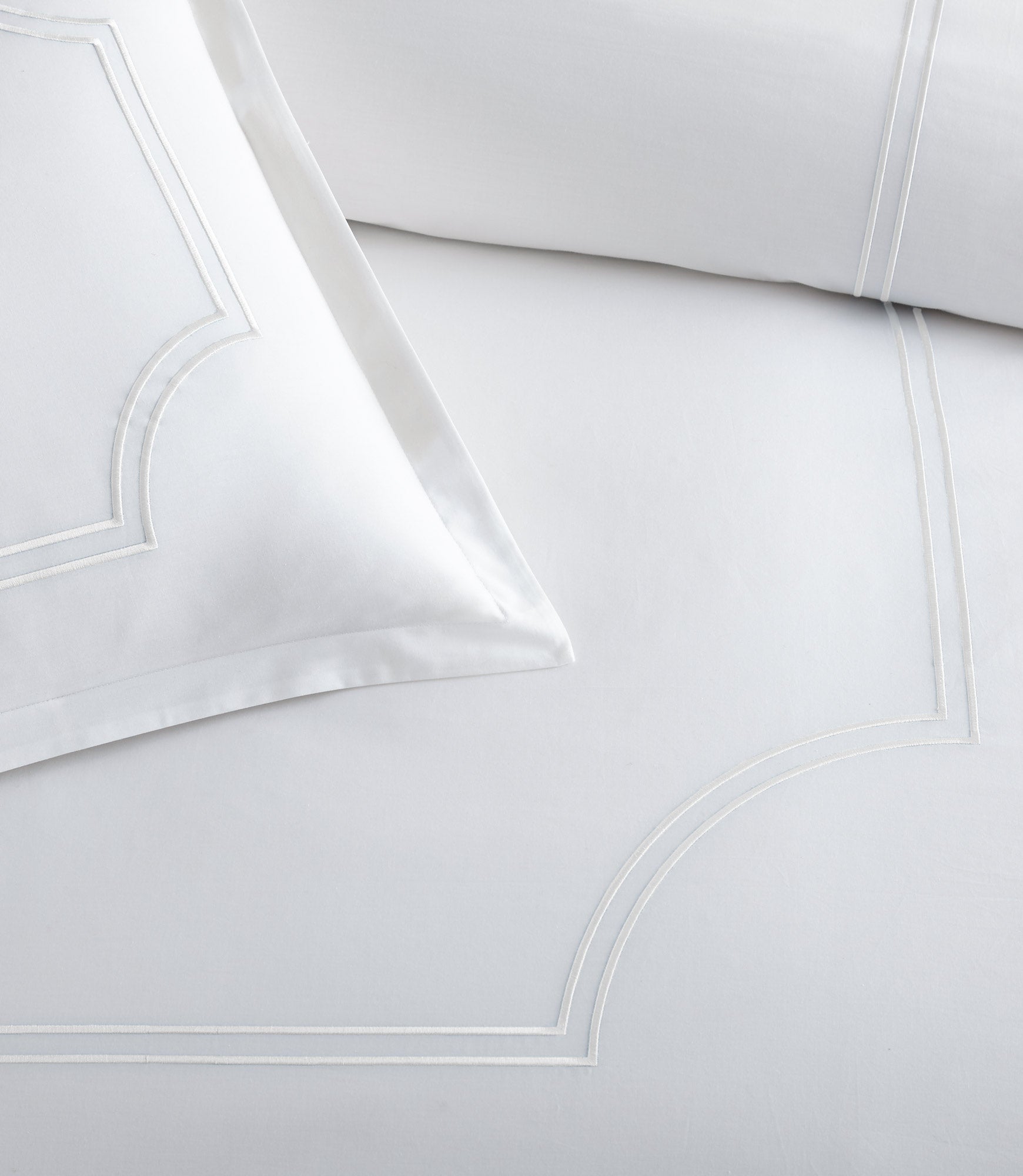 Close-up of satin stitch of Deco Classic Duvet, White