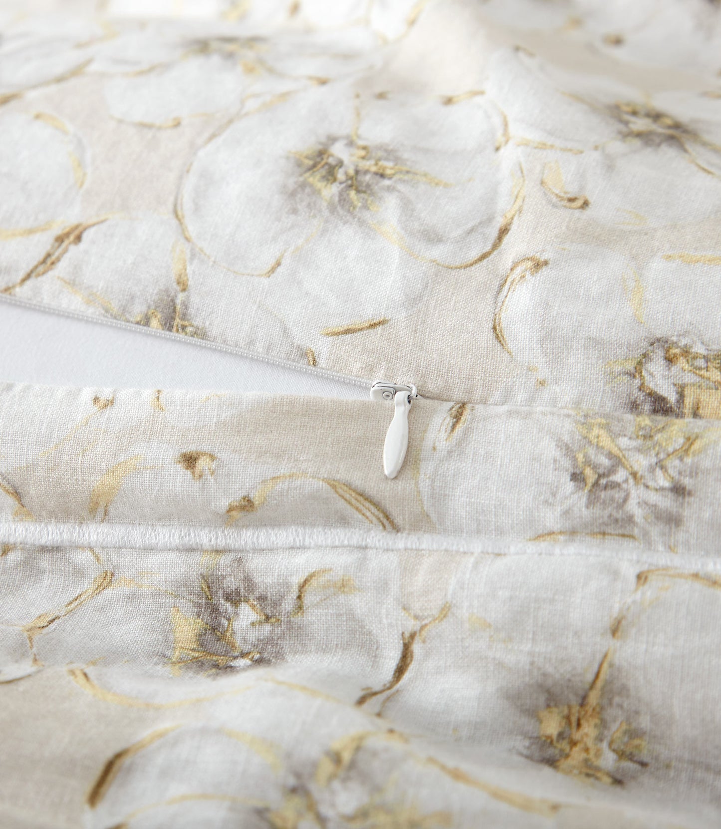 Ella Linen Sham zipper detail, Natural