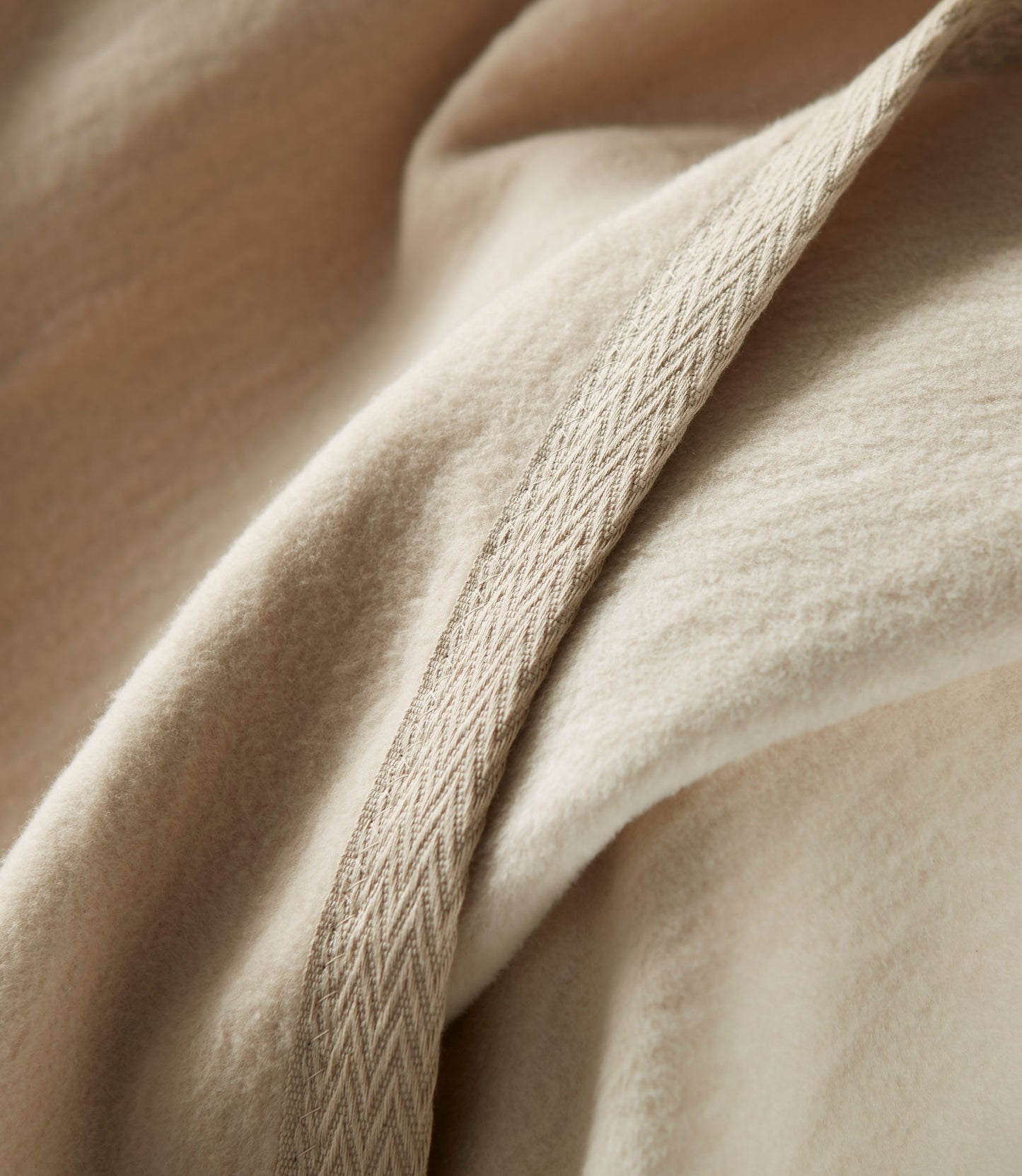 Binded edge of Favorite Reversible Cotton Blanket Linen color