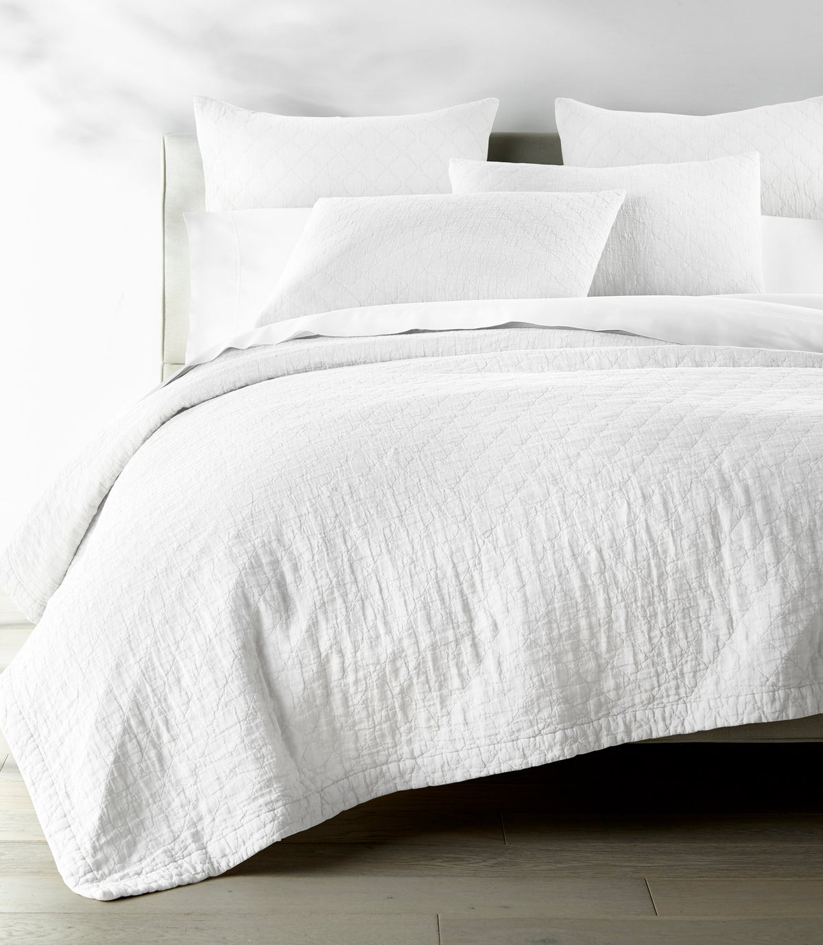 Heritage Stonewashed Coverlet and Sham lifestyle 1, White