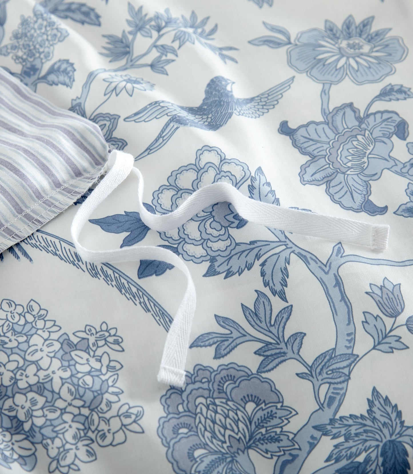 Close up of Highgrove Toile Reversible Duvet Set duvet ties, Highgrove Wedgewood