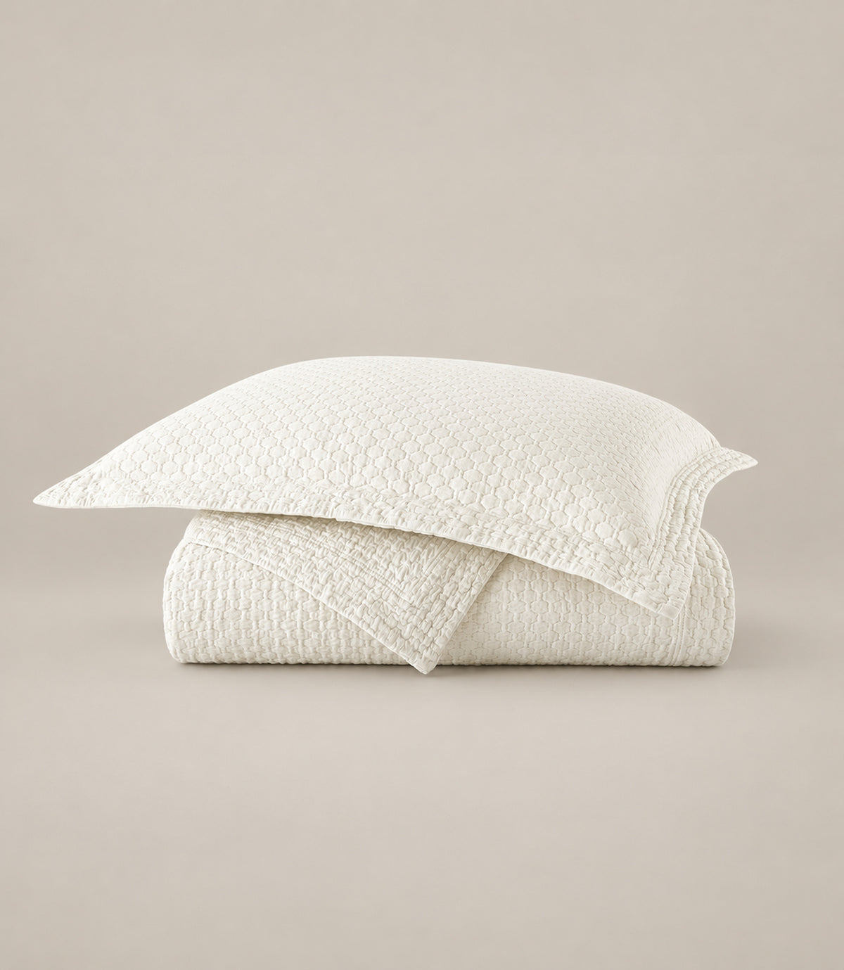 Juliet Matelassé Coverlet Pearl