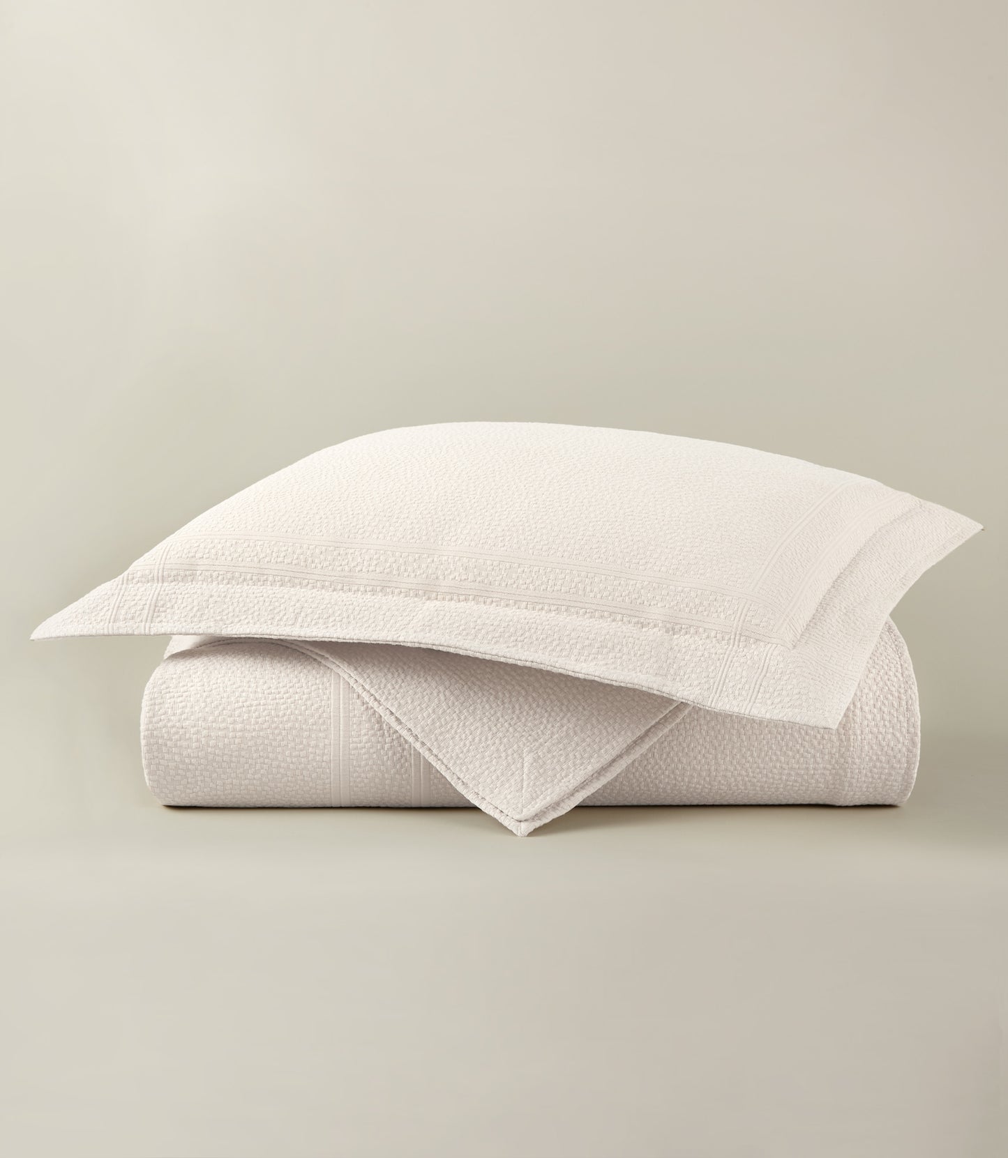 Montauk Matelassé Coverlet Pearl