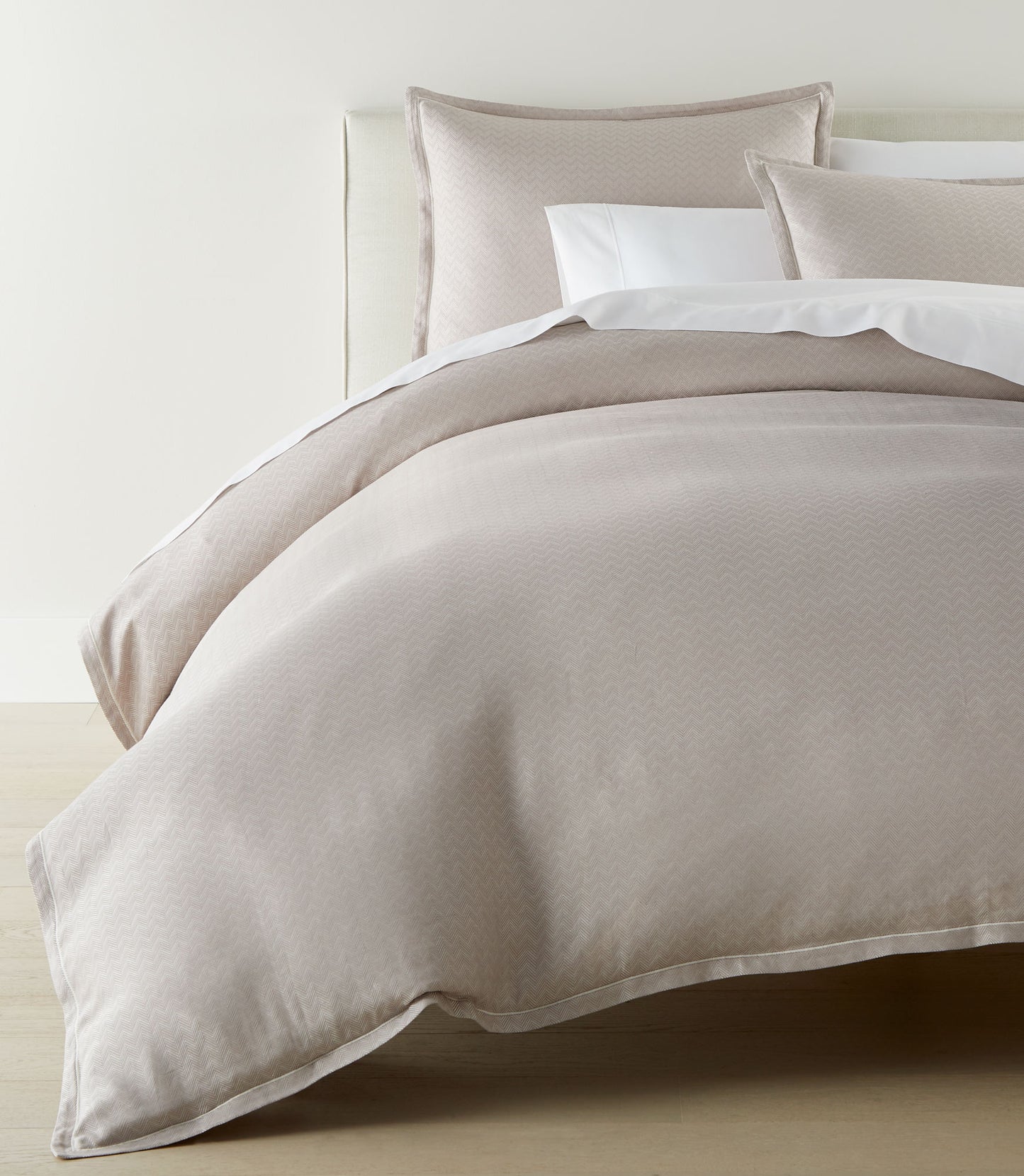 Savoy Jacquard Duvet Set lifestyle, Platinum