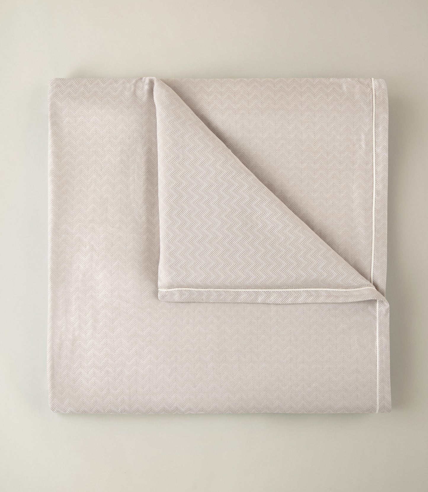 Savoy Jacquard Duvet folded, Platinum