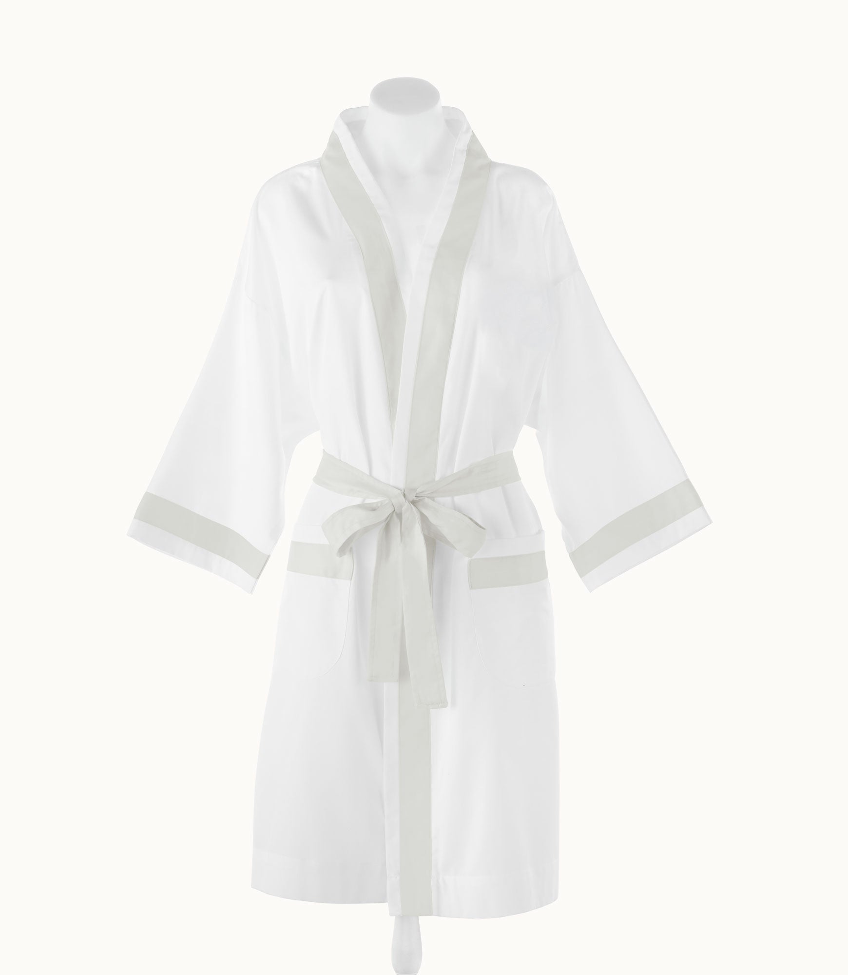 Soprano Trim Bathrobe; Platinum