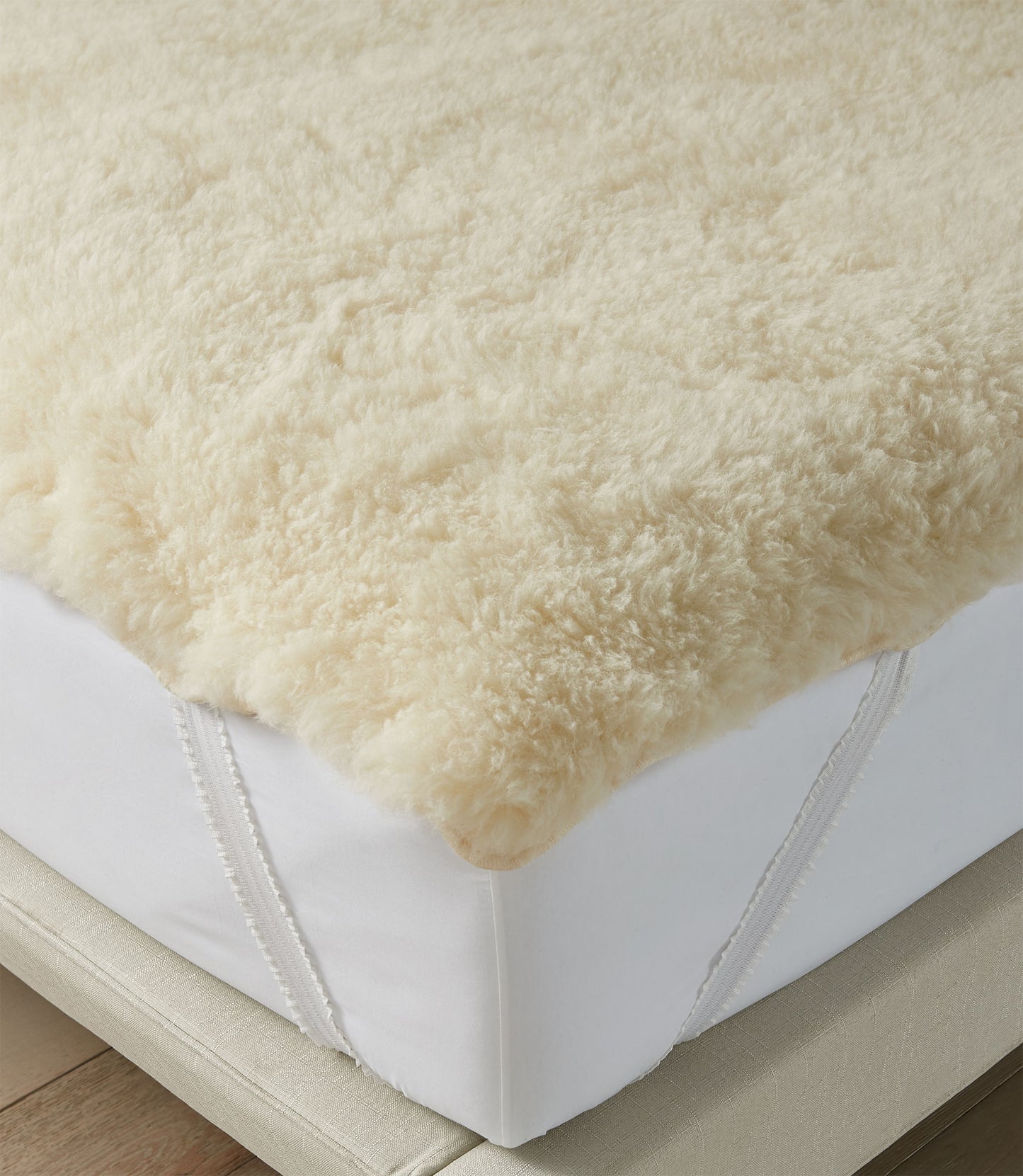 corner of wool mattress topper with elastic strap