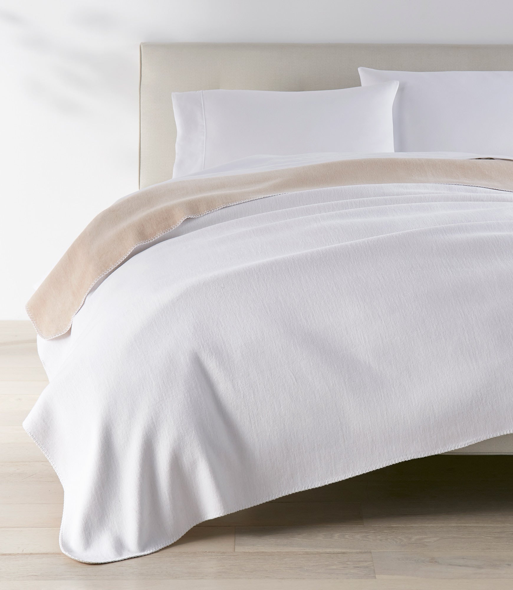 Alta Reversible Cotton Blanket White on White Bed