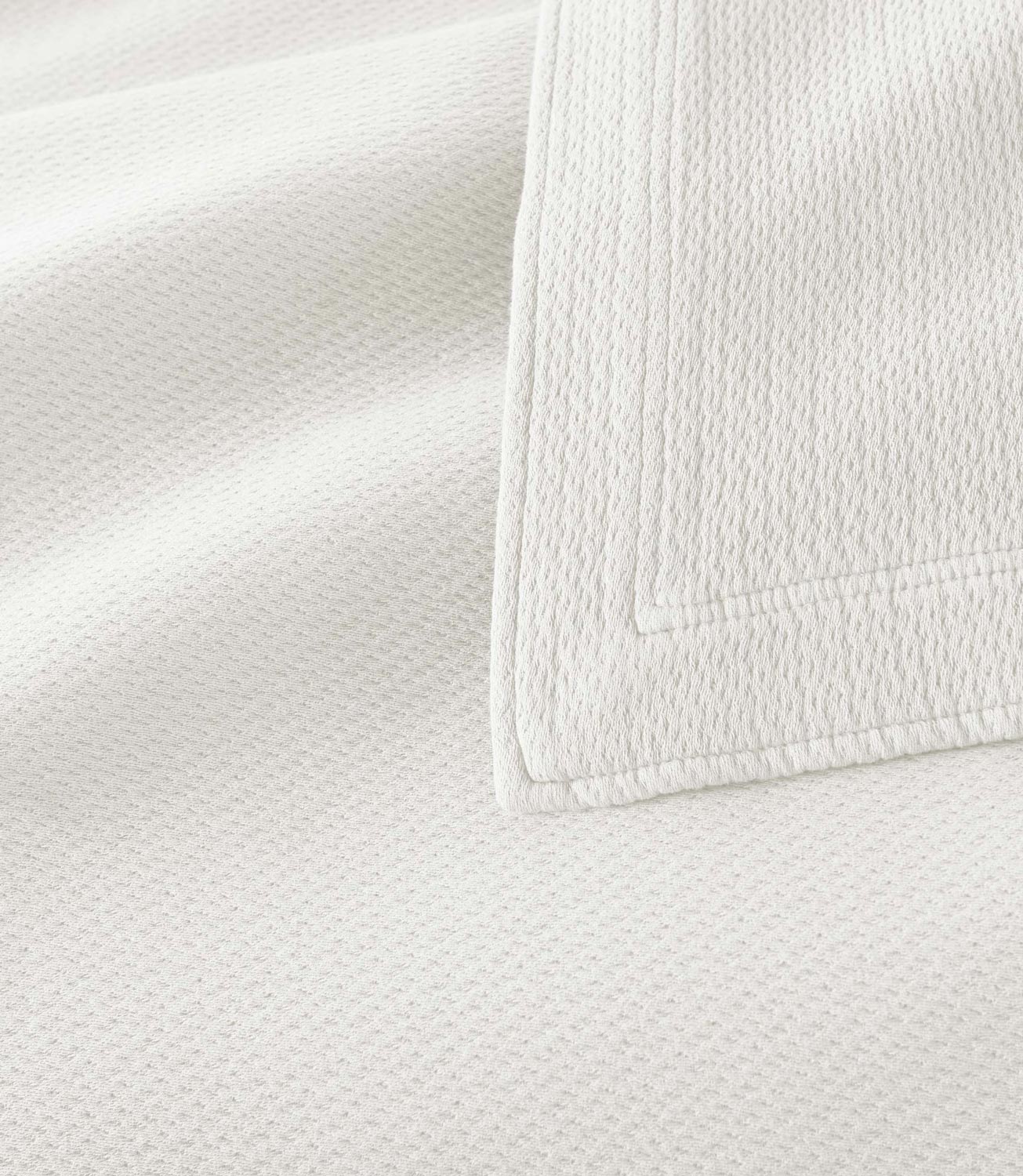 Angie Stonewashed Matelasse Sham Pearl corner detail