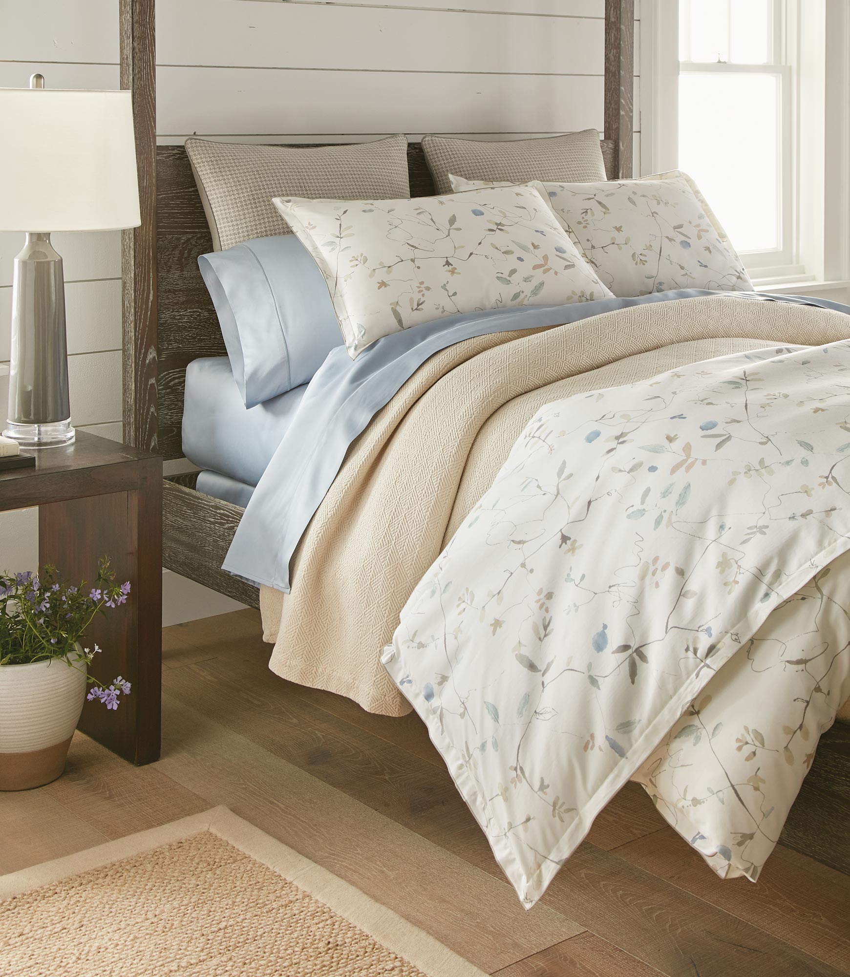 Linen Avery Percale Duvet Cover on a Bed