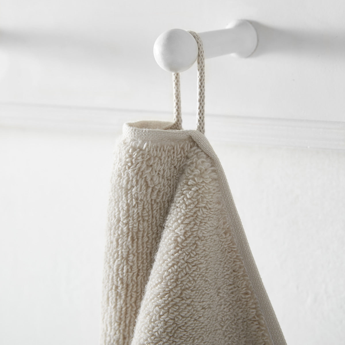 Chelsea Plush Bath Towel Hanging, White Ivory Linen