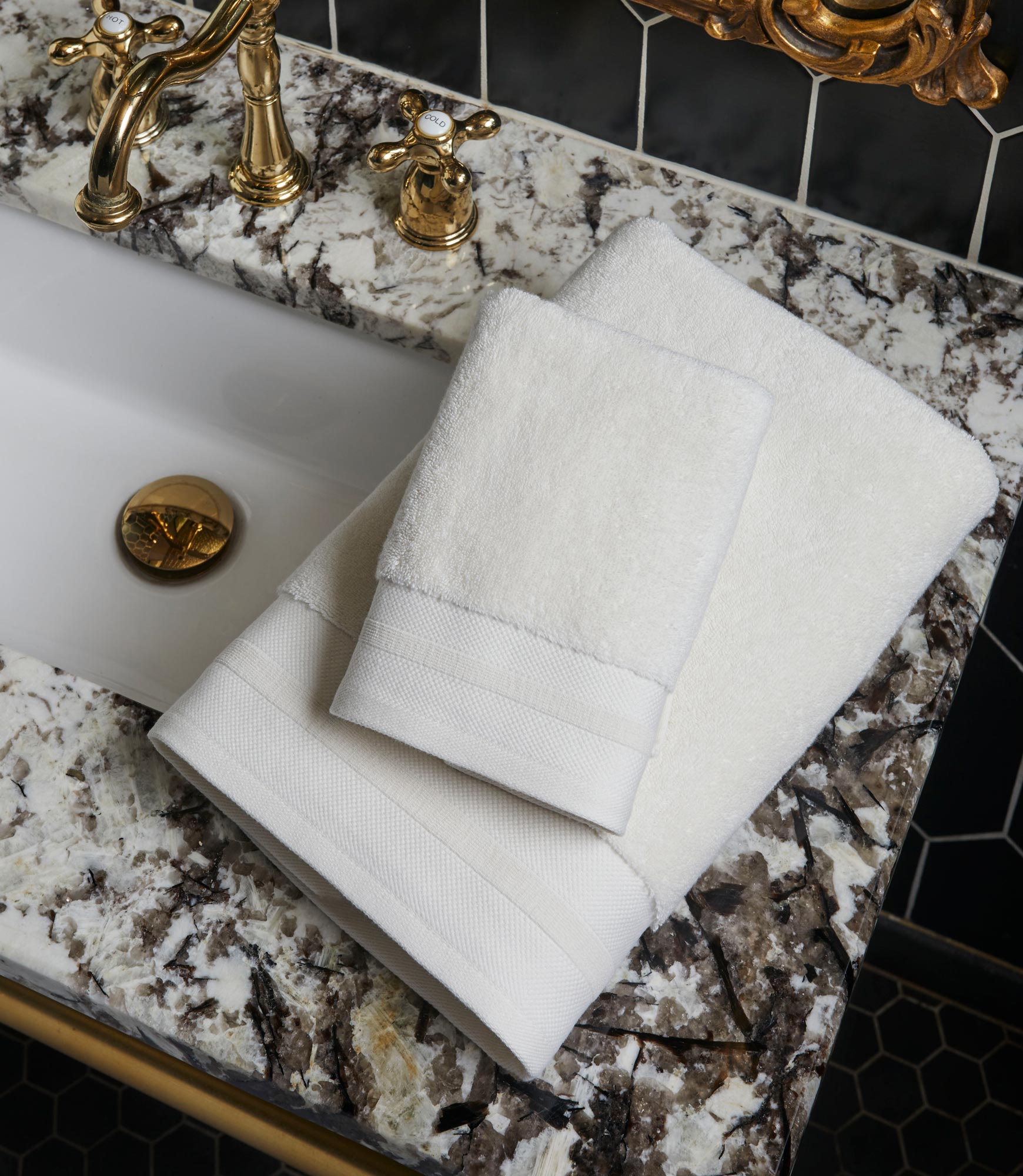 Royal Collection Bath Towel Set Gold Monogram - Luxury Towels