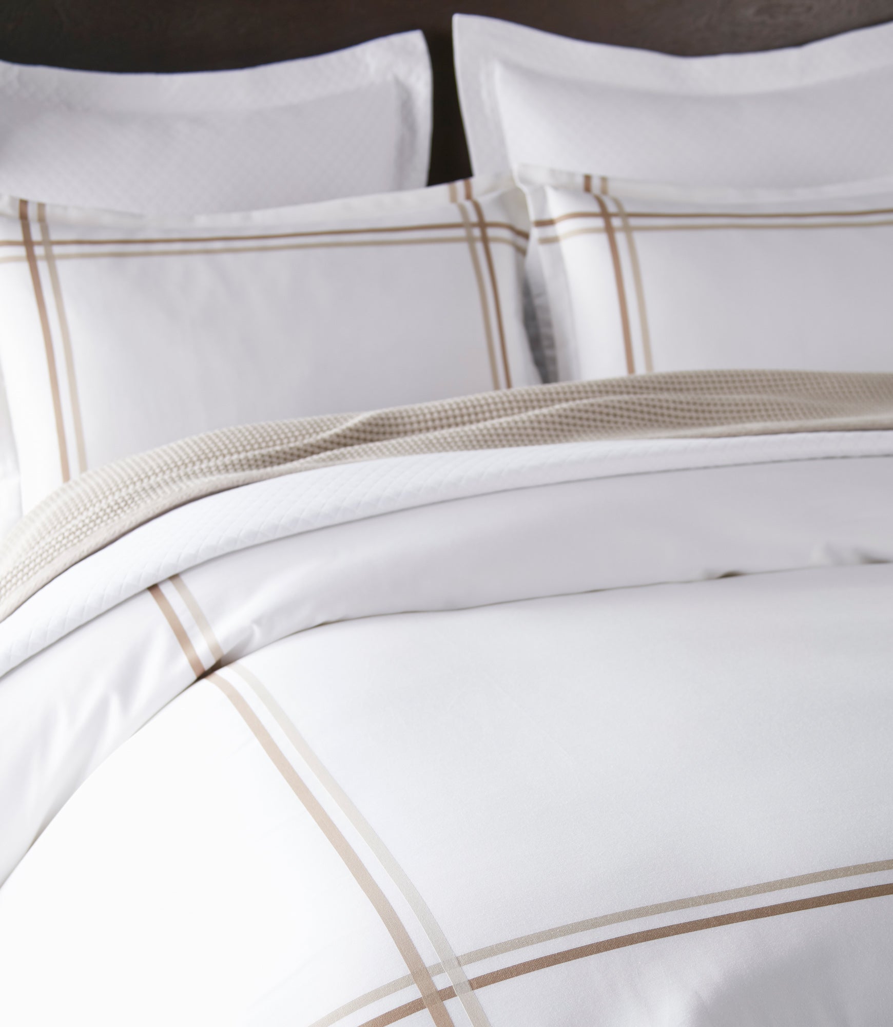 Duo Duvet and Shams Linen on Bed