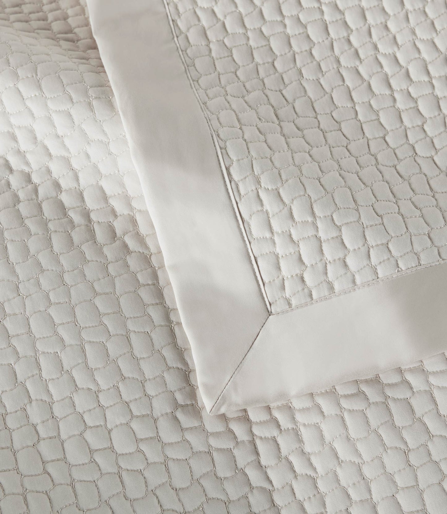 Hamilton Quilted Coverlet Pearl Detail