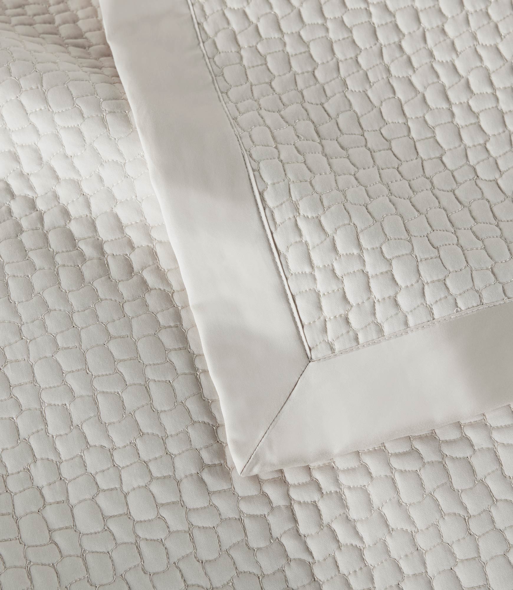 Hamilton Quilted Coverlet Pearl Detail