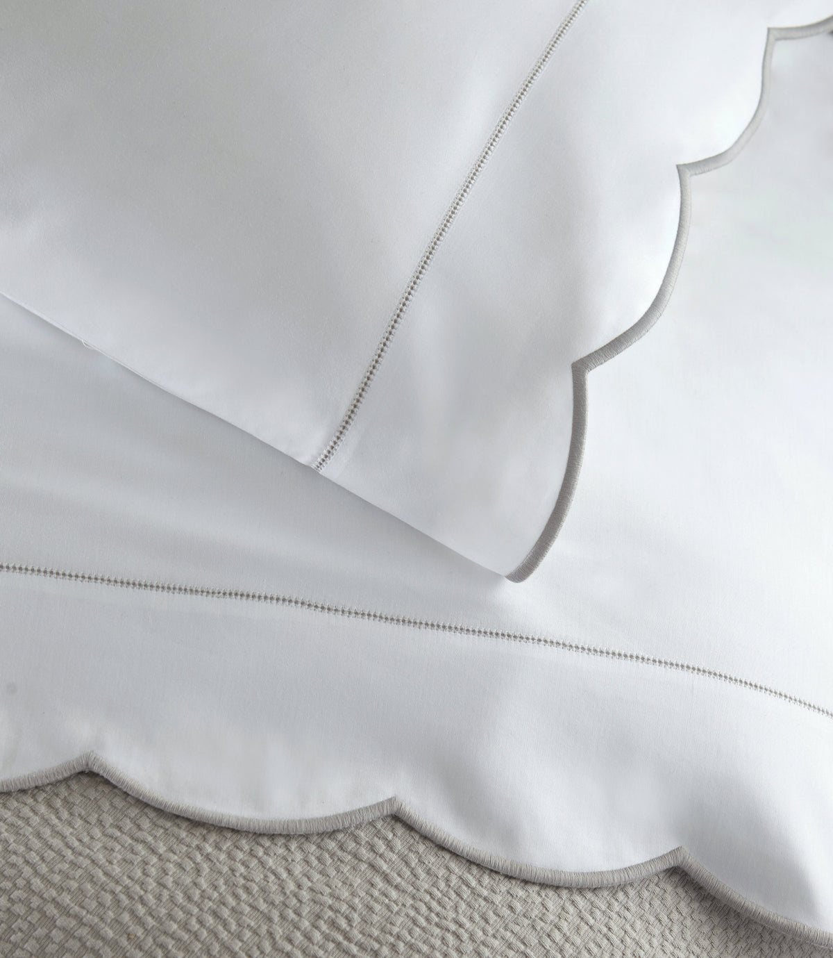 Harmony Scallop Sateen Flat Sheet Detail Mist