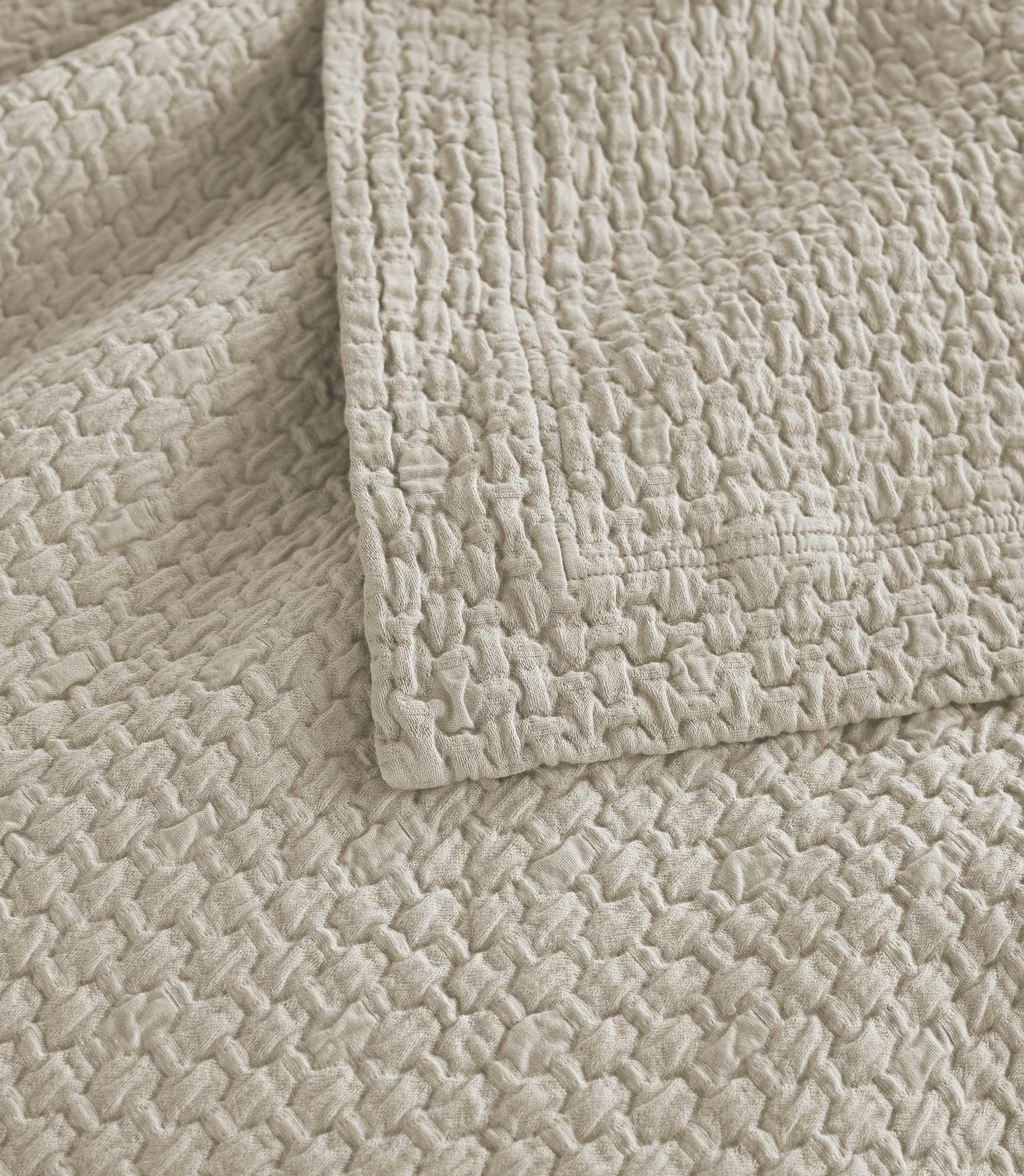 Juliet Matelassé Coverlet Linen Swatch