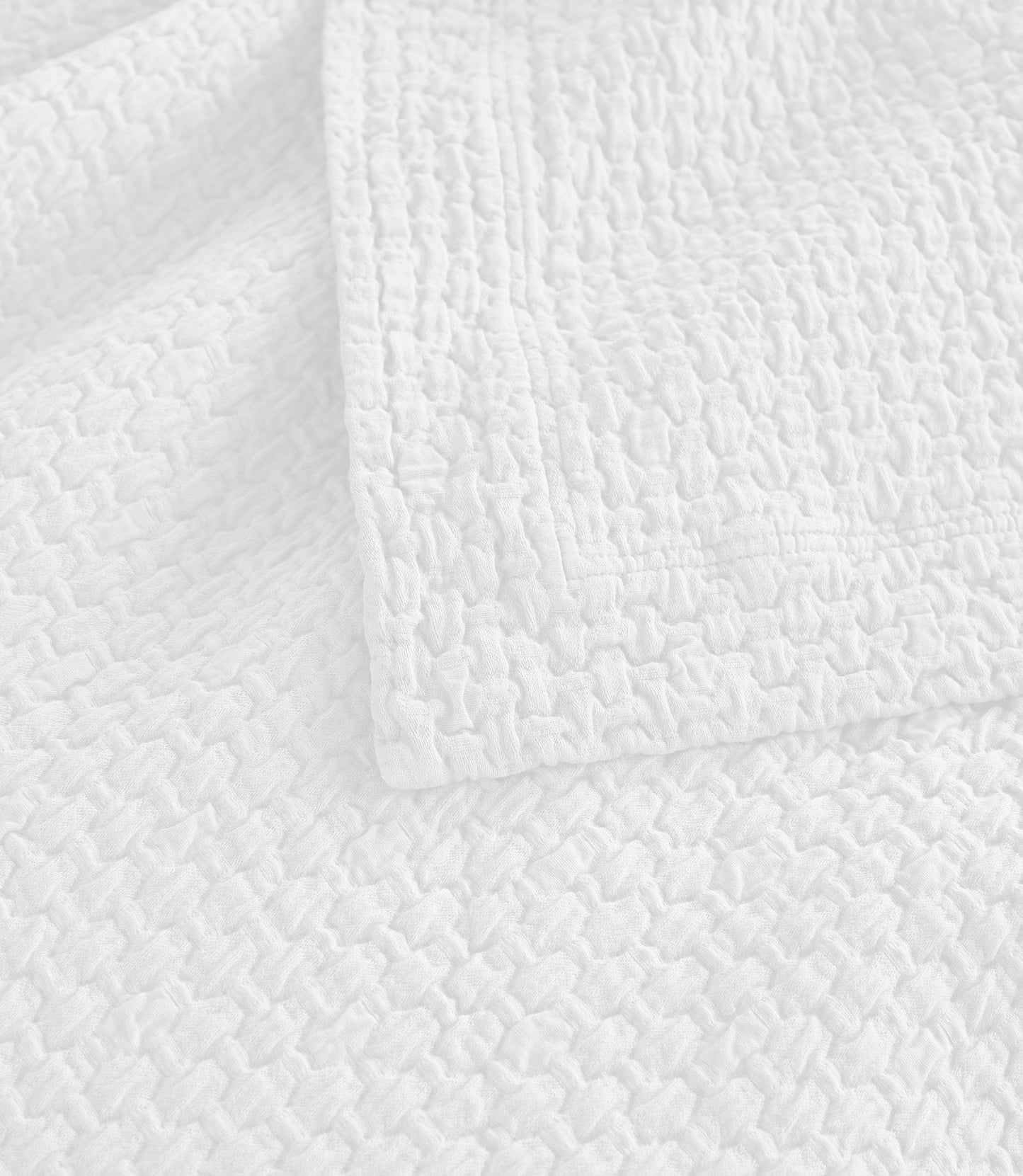 Juliet Matelassé Coverlet White Detail