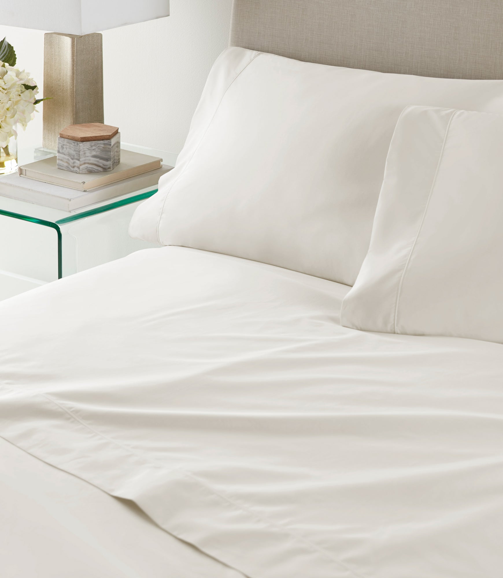 Nile Sheet Set Pearl on bed