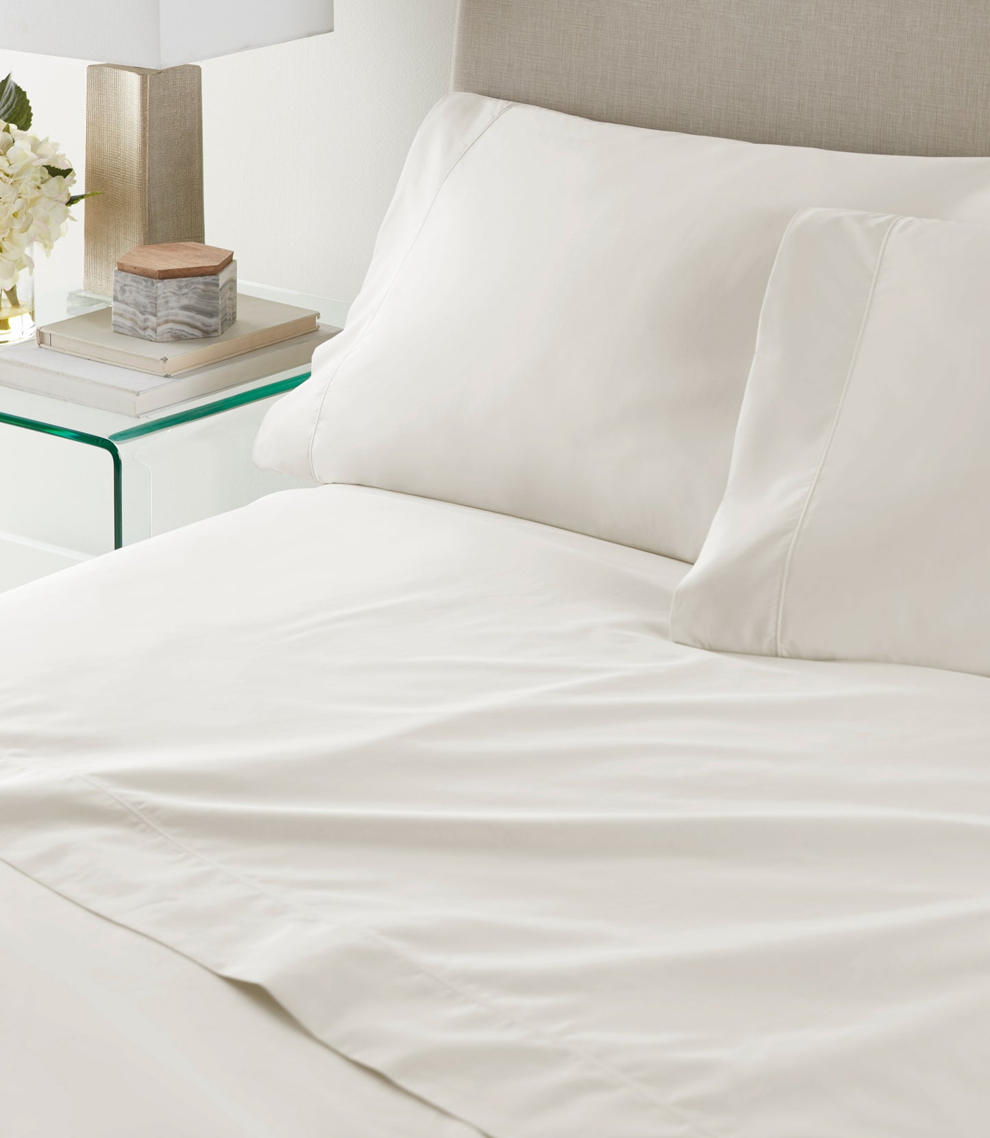 Nile Egyptian Cotton Sheet Set on Bed Pearl