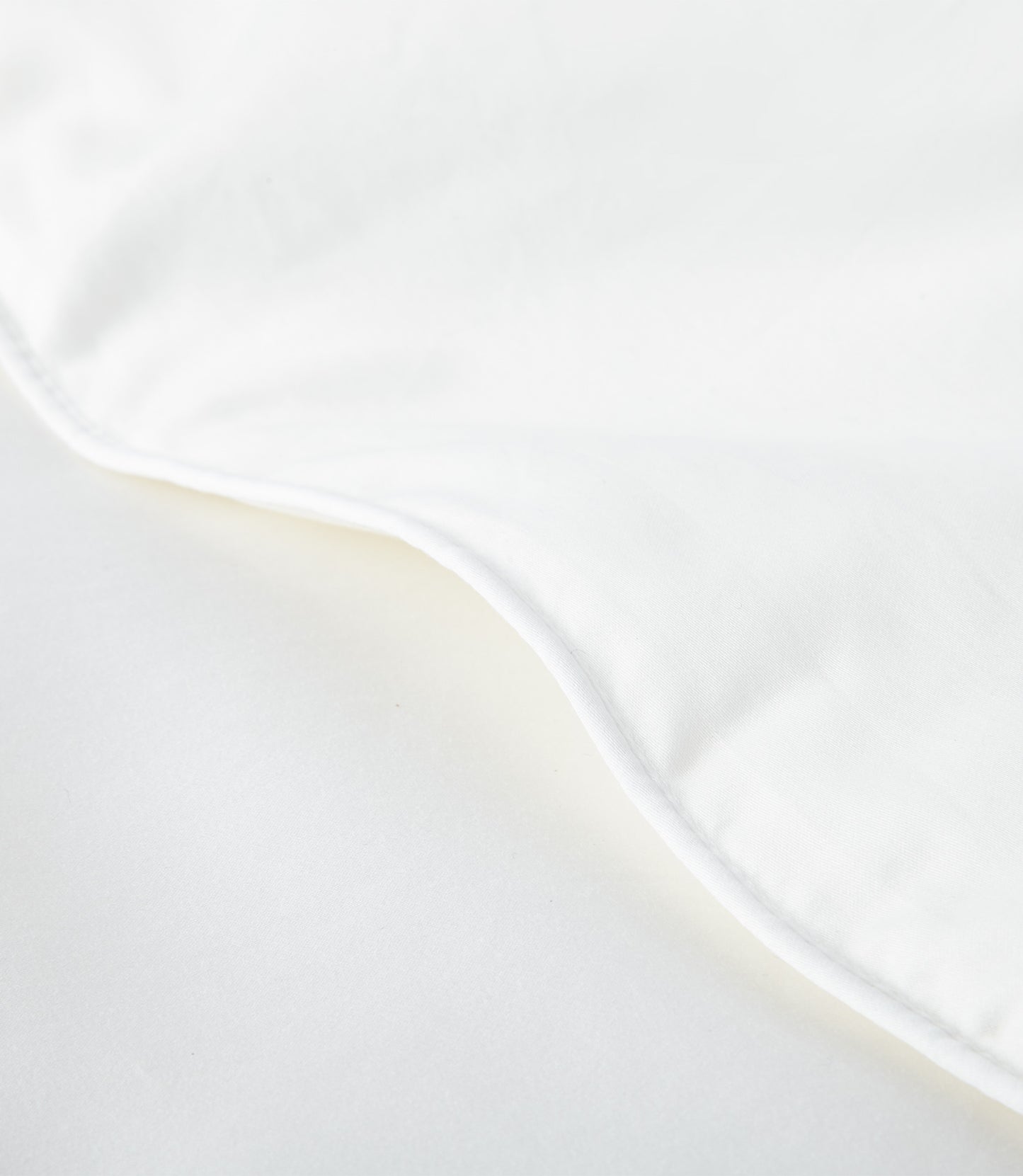 Silk Filled Duvet White edge detail